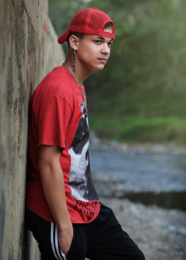 <em>Carlos Dominguez</em>